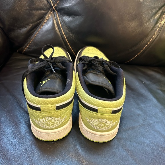 Low air Jordan  retros - Picture 3 of 4